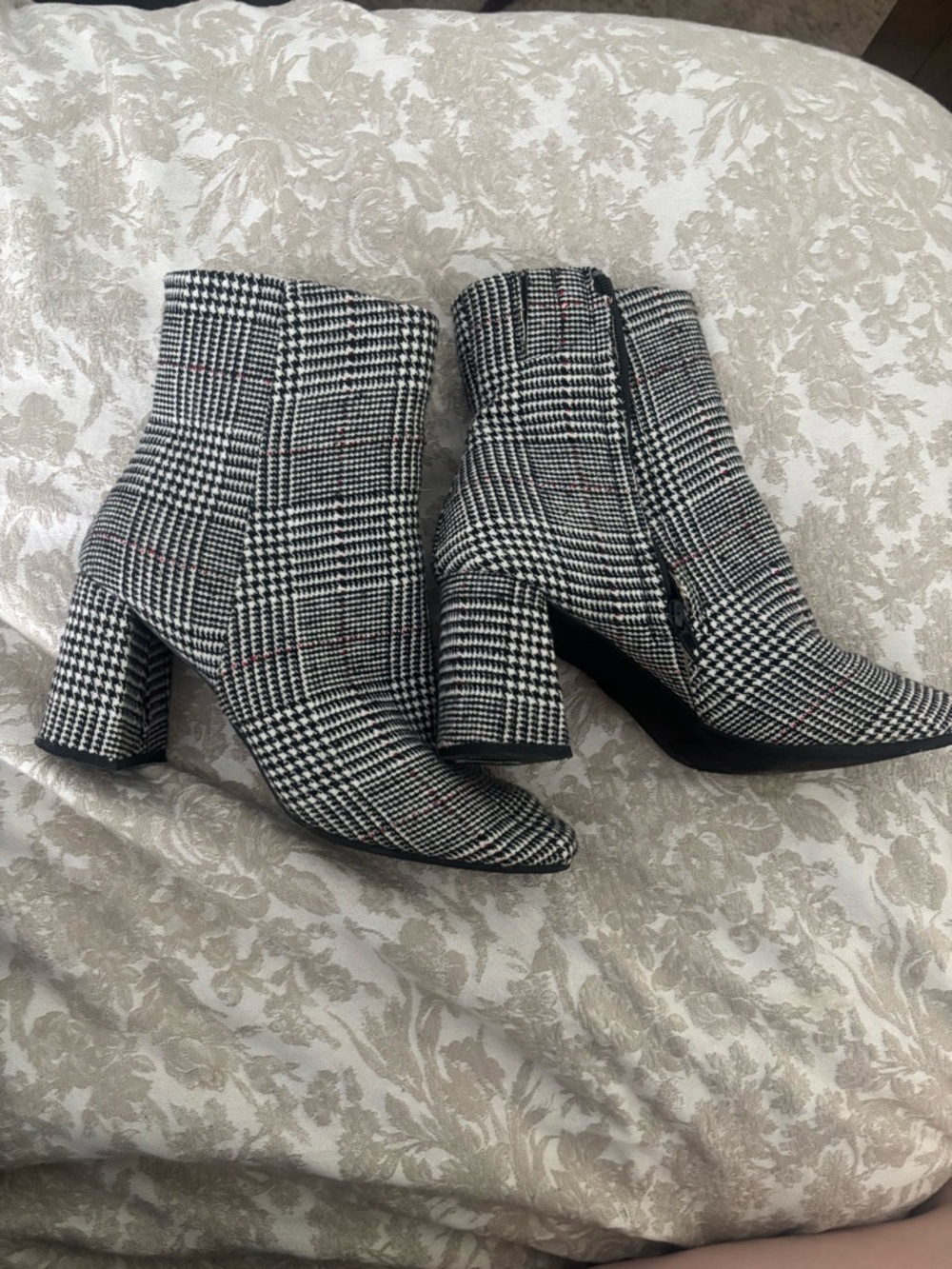 Sugar Black & White houndstooth booties